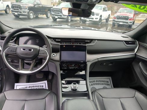 Used 2025 Jeep Grand Cherokee L Limited w/ Black Appearance Package image 14