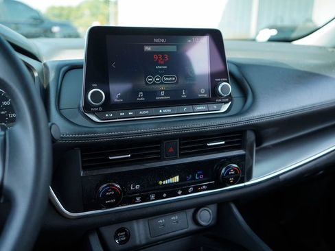 Used 2024 Nissan Rogue SV FWD image 8
