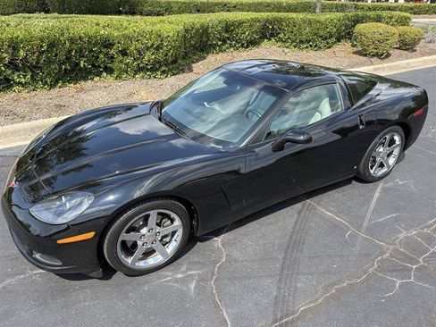 Used 2006 Chevrolet Corvette Coupe w/ Preferred Equipment Group RWD image 7