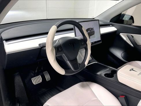 Used 2022 Tesla Model Y Performance image 16