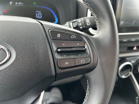 Used 2025 Hyundai Venue SEL image 16