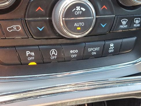 Used 2018 Jeep Grand Cherokee Altitude AWD/4WD image 27