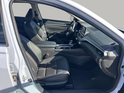 Used 2025 Nissan Altima 2.5 SR image 14