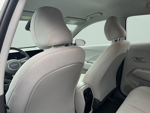 Used 2025 Hyundai Kona SEL image 16