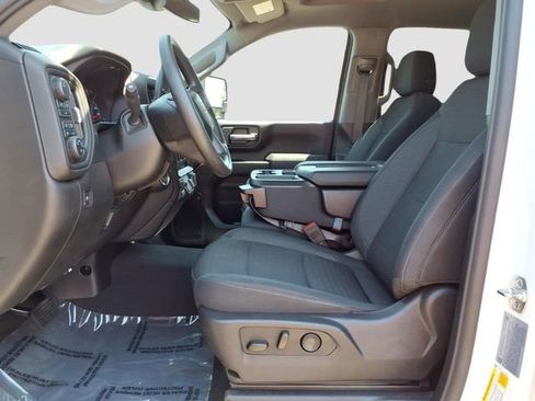 Used 2025 Chevrolet Silverado 2500 Custom w/ Custom Value Package AWD/4WD image 4