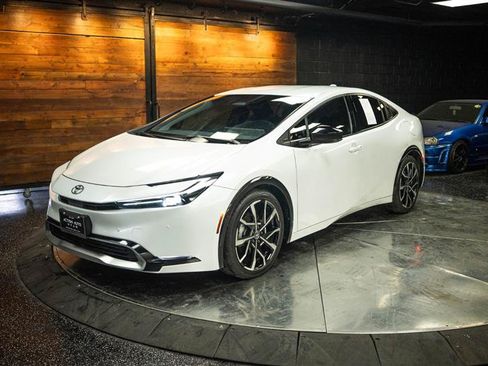 Used 2024 Toyota Prius Prime FWD image 2