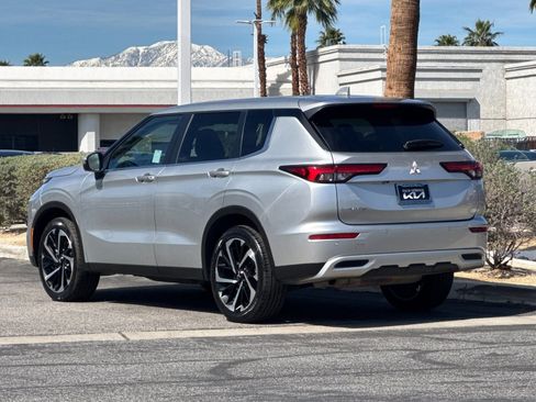 Used 2024 Mitsubishi Outlander SE FWD image 5