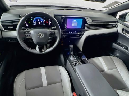Used 2026 Toyota Camry SE FWD image 27