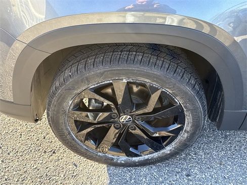 Used 2022 Volkswagen Taos SE image 13