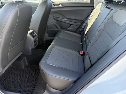 New 2026 Volkswagen Taos SE image 24