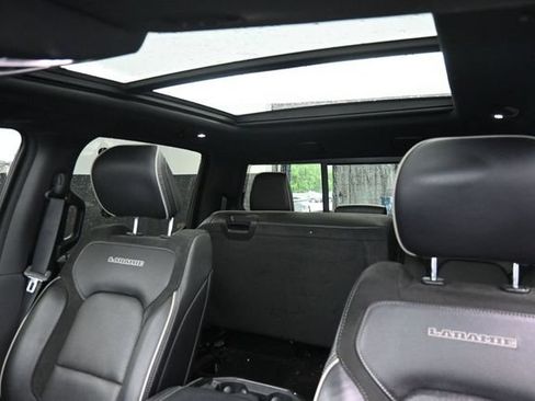 Used 2022 RAM 1500 Laramie AWD/4WD image 17