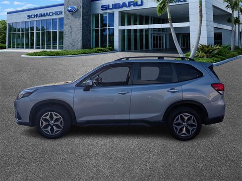 Used 2023 Subaru Forester Premium image 4