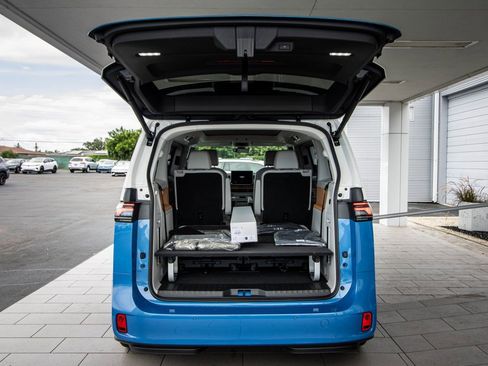 New 2025 Volkswagen ID. Buzz 1st Edition image 17