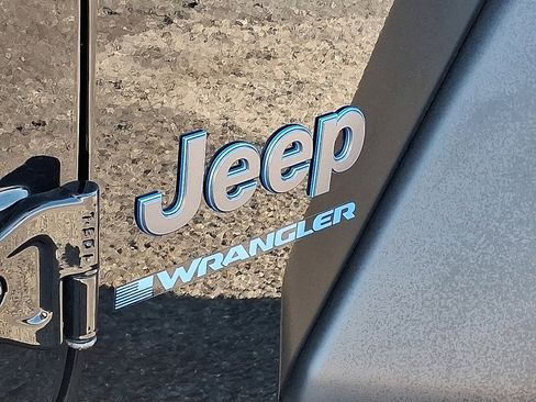 Used 2024 Jeep Wrangler Unlimited image 16