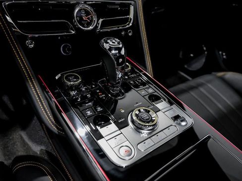 Used 2024 Bentley Flying Spur V8 image 20