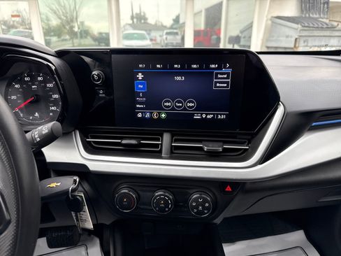Used 2024 Chevrolet Trax LS image 18