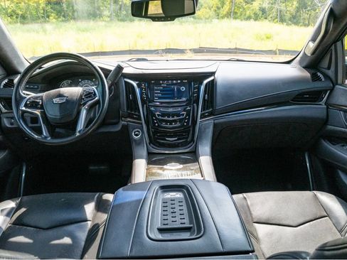 Used 2016 Cadillac Escalade Platinum RWD image 23