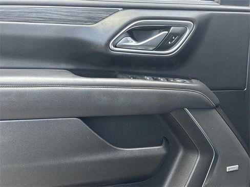 Used 2021 GMC Yukon XL SLT image 27