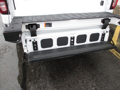 Used 2022 GMC Sierra 1500 SLE image 11