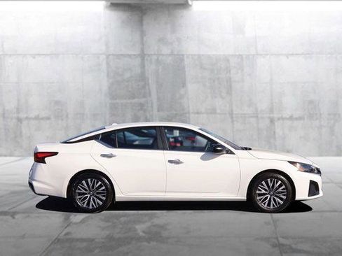 Used 2025 Nissan Altima 2.5 SV image 5