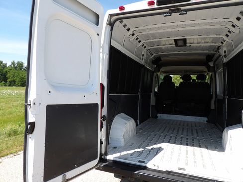 Used 2020 RAM ProMaster 2500 w/ Interior Convenience Group FWD image 9