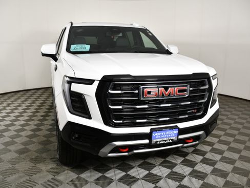 Used 2025 GMC Yukon AT4 AWD/4WD image 3