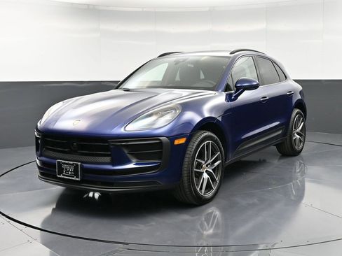 Certified 2025 Porsche Macan image 1