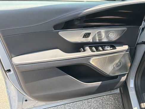 New 2026 Lincoln Nautilus Reserve AWD/4WD image 11