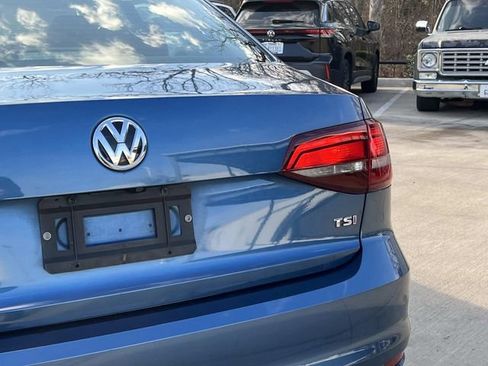 Used 2017 Volkswagen Jetta S image 5