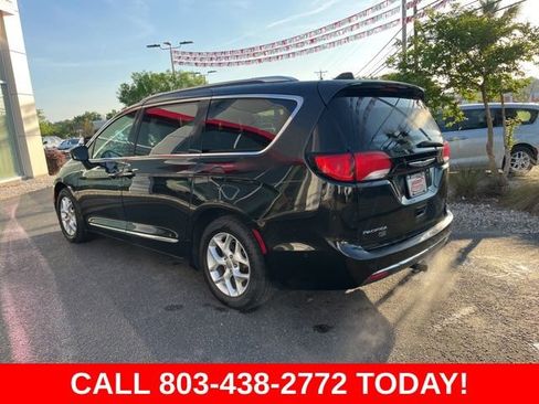 Used 2020 Chrysler Pacifica Touring-L FWD image 37
