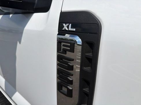 Used 2024 Ford F550 4x4 Crew Cab Super Duty image 5