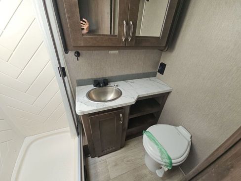 Used 2022 Ford E-450 and Econoline 450 Super Duty w/ Motorhome Prep Package image 9