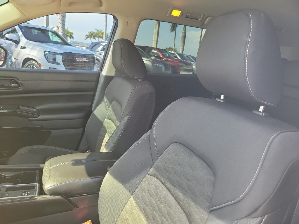 Certified 2023 Nissan Pathfinder SV FWD image 18