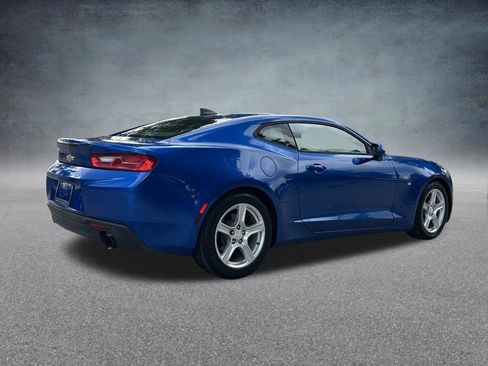 Used 2017 Chevrolet Camaro LT RWD image 5