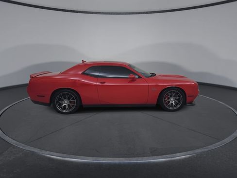Used 2015 Dodge Challenger SRT RWD image 18
