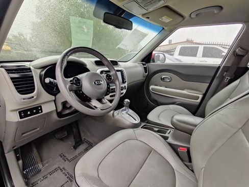 Used 2016 Kia Soul EV + image 9
