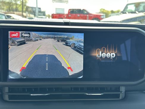 Used 2024 Jeep Wrangler Unlimited Rubicon w/ Technology Group image 33