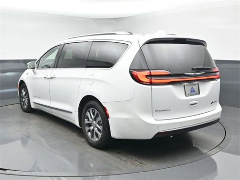 Used 2022 Chrysler Pacifica Pinnacle image 6