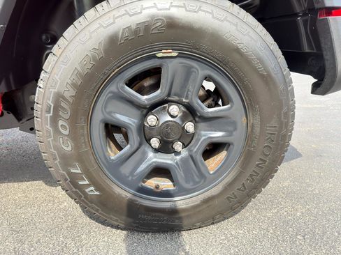 Used 2018 Jeep Wrangler Unlimited Sport image 14