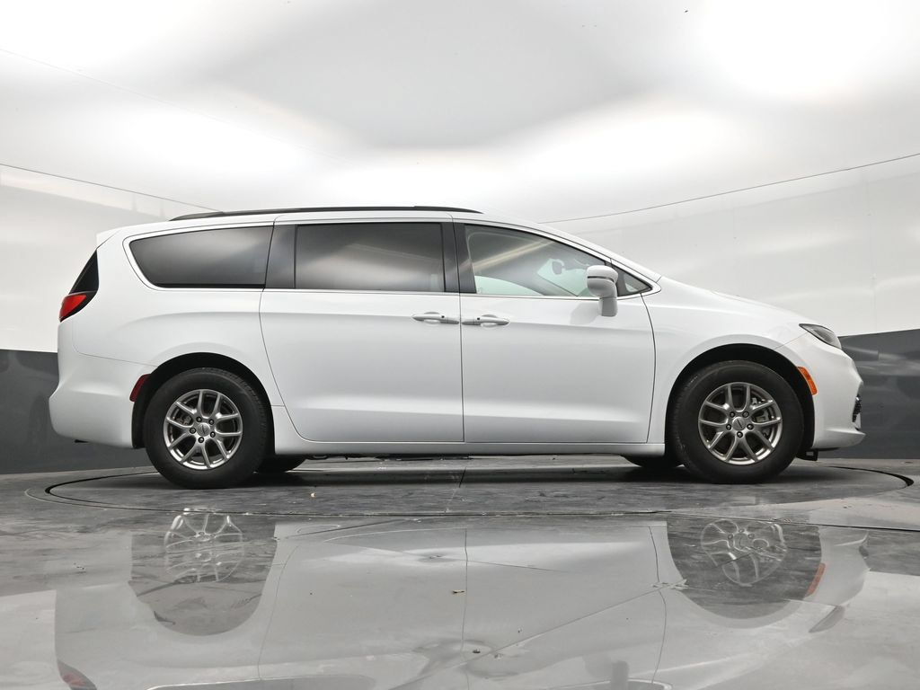 Used 2021 Chrysler Pacifica Touring FWD image 24
