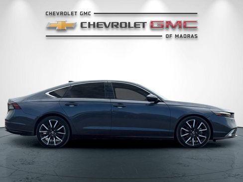 Used 2023 Honda Accord Touring image 2