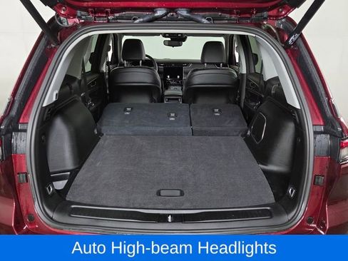 Used 2023 Jeep Grand Cherokee Limited w/ Black Appearance Package image 12