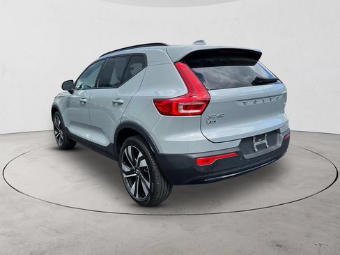 Certified 2025 Volvo XC40 B5 Plus AWD/4WD image 3