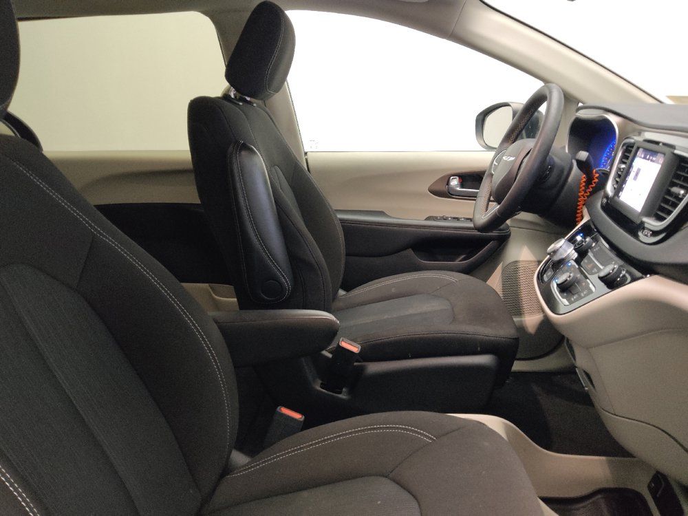 Used 2024 Chrysler Voyager LX FWD image 21