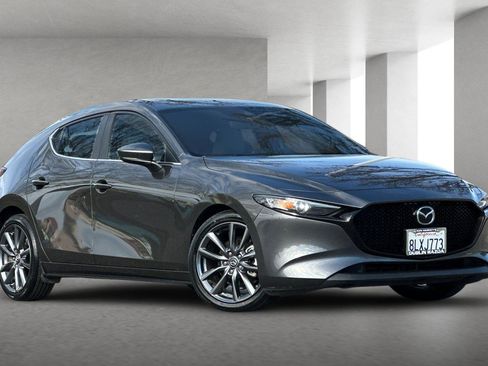 Used 2019 MAZDA MAZDA3 Hatchback w/ Preferred Package image 2