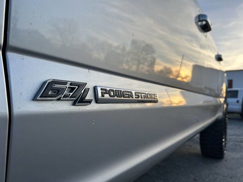 Used 2017 Ford F250 Platinum w/ FX4 Off-Road Package image 17