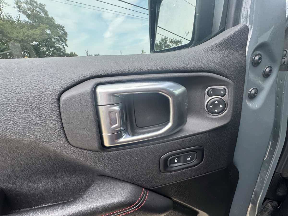 Used 2024 Jeep Wrangler Unlimited Rubicon AWD/4WD image 11