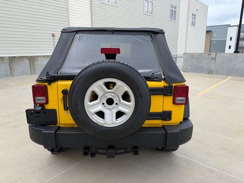 Used 2011 Jeep Wrangler Unlimited Sport AWD/4WD image 6