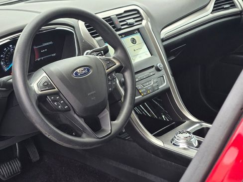 Used 2017 Ford Fusion SE w/ Fusion SE Technology Package image 20