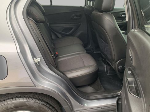 Used 2020 Chevrolet Trax LT w/ LT Convenience Package FWD image 23